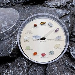 Sammlungen von Nuggets aus natürlichen Edelsteinen G-F734-06