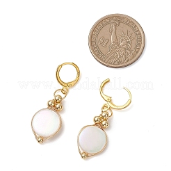 Плоские круглые серьги-подвески из натуральной белой ракушки и латуни.&nbsp;EJEW-JE06897