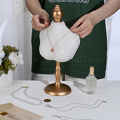 Демонстрация ожерелий из дерева и бархата&nbsp;NDIS-WH0017-09