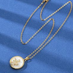 Плоская круглая подвеска с пчелой из латуни с микропаве из кубического циркония NJEW-C076-12G