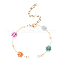 Изготовление браслета-цепочки с цветочным узором из латуни и стеклянных бусин AJEW-JB01388