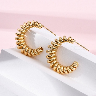 Латунные спиральные серьги-гвоздики в форме буквы С EJEW-R025-33G-1