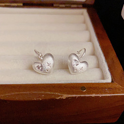 Серьги-гвоздики с застежкой в форме сердца из латуни с микропаве из прозрачных кубических цирконий FS-WGB29CA-01