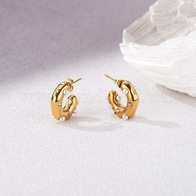 Серьги-гвоздики С-образной формы с жемчугом-ракушкой и прозрачным фианитом JE948A-1