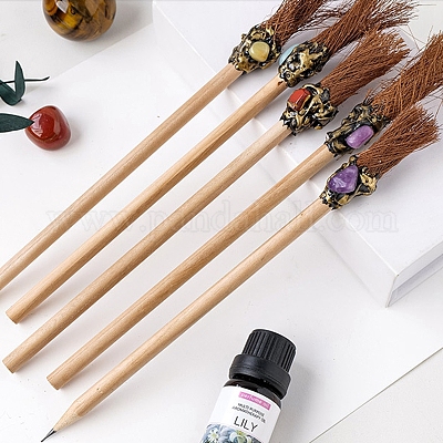 Карандаши ручной работы на метле ведьмы на Хэллоуин PW-WG64578-01-1