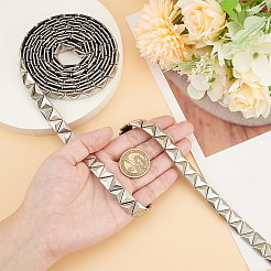 Шнур из нержавеющей стали с заклепками и клейкой обратной стороной длиной 2.5 ярд. OCOR-FG0002-34B