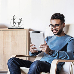 Черные пластиковые держатели для собранных фигурок модели ODIS-WH0030-72A