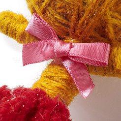 Брелок из шерстяной пряжи KEYC-F037-01