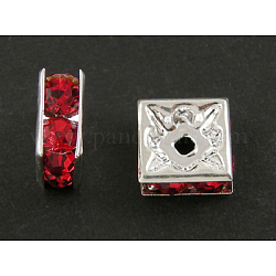 Perline distanziatori strass in ottone, grado a, quadrato, nichel libero, rosso, colore argento placcato, 5mmx5mmx2.5mm, Foro: 1 mm