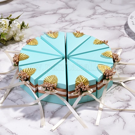 ケーキの形をした厚紙の結婚式のお菓子の好意のギフト用の箱  プラスチック製の花とリボン付き  三角形  ターコイズ  完成品：9.7x6x5.5cm CON-E026-01C-1