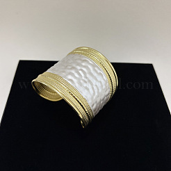 Bracelets manchettes larges et ouvertes en émail texturé pour femmes&nbsp;WGEDD9F-01