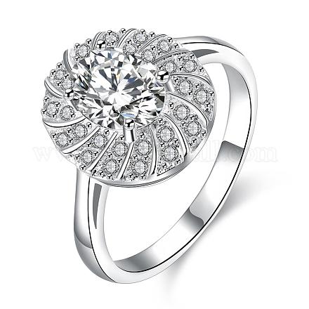 トレンディな真鍮キュービックジルコニアフラットラウンド婚約結婚指輪  サイズ8  銀  18mm RJEW-BB00238-02-1