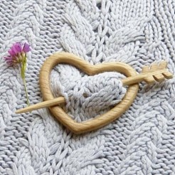 Броши из дерева сердце JEWB-C010-06
