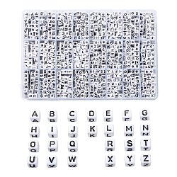288g 26 perles acryliques blanches de style, cube avec lettre noire, lettre a ~ z, 6x6x6mm, Trou: 3.2mm
