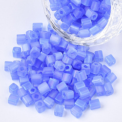 6/0 transparentes abalorios de cristal de la semilla, helados colores ab, agujero cuadrado, cubo, azul real, 6/0, 3~5x3~4x3~4mm, agujero: 1.2~1.4 mm, aproximamente 4500 unidades / bolsa
