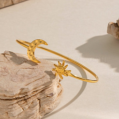 Bracciali rigidi aperti da donna in acciaio inossidabile 304 con motivo sole e luna testurizzato.&nbsp;SA-CBA5CC3-01G