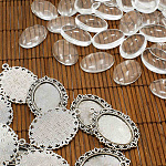 De style tibétain supports pendentif cabochon bricolage et ovales cabochons en verre clair transparent, sans plomb et sans cadmium et sans nickel, argent antique, pendentif: 39x28x2 mm, Trou: 2mm, verre: 18x25x5.4 mm
