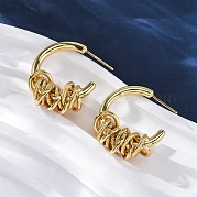 Серьги-гвоздики из латуни в форме буквы С с узлом EJEW-R025-28G