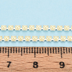 アイアンチェーン  アブソリュートプラスチック模造パール  スプールで  銀  ライトゴールデンロッドイエロー  2.5x2x2mm  約10ヤード/ロール&nbsp;CH-N005-03B
