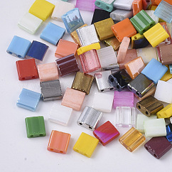 2-hole perline di vetro, stile misto, quadrato, colore misto, 5x4.5~5.5x2~2.5mm, Foro: 0.5~0.8 mm