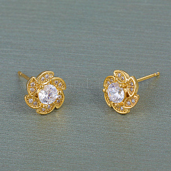 Изысканные серьги-гвоздики в форме цветка с латунным паве из прозрачных кубических цирконий MB8733