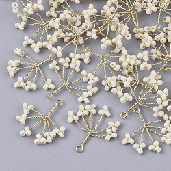 Perles de rocaille en verre pendentifs enveloppés de fil, avec fils en laiton plaqué or, arbre, beige, 15~16x18~21x2~3mm, Trou: 1.2mm