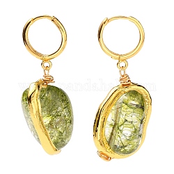 Laiton Huggie boucle d'oreille, avec pendentifs en cristal de quartz naturel teint, pépites, or, vert olive, 39.5~48mm, pin: 1 mm
