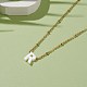 (Schmuckpartys im Fabrikverkauf) Halsketten mit Initialenanhänger aus Naturmuschel NJEW-JN03298-04-4