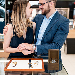 Деревянные подарочные коробки для хранения часов с шарнирами&nbsp;CON-WH0089-117