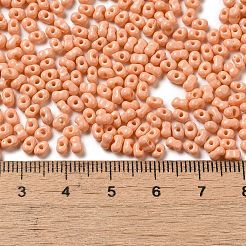 焼付塗装ガラスシードビーズ  ピーナッツ  ライトサーモン  3.5~4x2~2.5x2~2.3mm  穴：0.8mm  約8000個/ポンド&nbsp;SEED-K009-01B-13