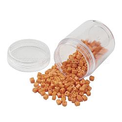 Perles de rocaille en verre de couleurs opaques, trou rond, cube, orange foncé, 3~7x3x3mm, Trou: 0.5mm, environ 400 pcs / boîte