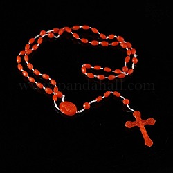 Collana rosario in plastica luminosa, collana con pendente a croce che si illumina al buio per le donne, firebrick, 21.65 pollice (55 cm)