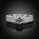 ロマンチックな真鍮キュービックジルコニアフラットラウンド婚約結婚指輪  サイズ8  銀  18mm RJEW-BB00237-02-2