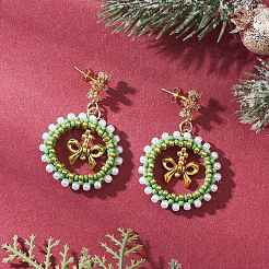 Серьги-гвоздики с подвесками из латуни и стекла в форме рождественского венка EJEW-MZ00613