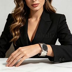 Bracciali rigidi aperti da donna in lega con texture di strass jet.&nbsp;WG6C64A-02