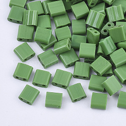 2-hole perline di vetro, colori opachi, quadrato, verde, 5x4.5~5.5x2~2.5mm, foro: 0.5~0.8mm, circa 1180pcs/scatola