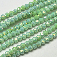 Sfaccettato intorno arcobaleno pieno placcato in vetro placca fili di perline, verde chiaro, 4mm, Foro: 1 mm, circa 90~95pcs/filo, 12.8~13.6 pollice (32~34 cm)
