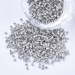 Perline cilindriche di vetro galvanico, perline semi, foro rotondo, colori metallici, argento, 1.5~2x1~2mm, Foro: 0.8 mm, circa 8000pcs/scatola, su 85~95 g / borsa