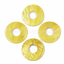 Peint à la bombe pendentifs de coquillages d'eau douce, donut, jaune, 60x3mm, Trou: 23.5mm