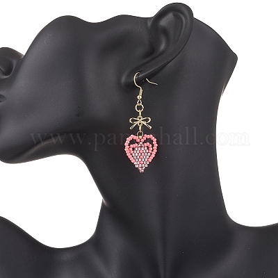 Серьги-сердечки из стеклянных бусин ручной работы EJEW-MZ00577-03-1