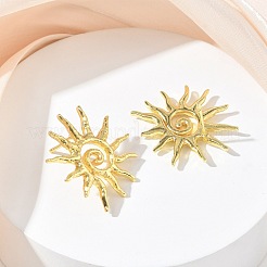 太陽をモチーフにした真鍮製スタッドピアス（女性用）  ラックめっき  長持ちメッキ  鉛フリー＆カドミウムフリー  18KGP本金メッキ  25x24mm&nbsp;EJEW-A167-08G