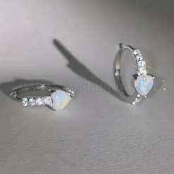 Серьги-кольца из латуни с микропаве и прозрачным кубическим цирконием в форме сердца WGF4C00-01