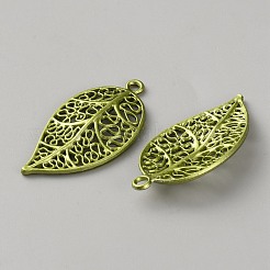 スプレープリント合金ペンダント  葉のチャーム  グリーン  42x27x4.5mm  穴：2.5mm&nbsp;FIND-WH0365-088B