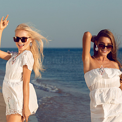 Пластиковые серьги-гвоздики с подвесками из дубового листа AJEW-AN0007-09