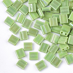 2 trous perles de rocaille de verre, arc-en-ciel plaqué, carrée, vert clair, 5x4.5~5.5x2~2.5mm, Trou: 0.5~0.8mm