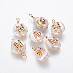 Pendentifs de perles d'eau douce de culture naturelle, avec accessoires zircon cubique micro pave en laiton, plat rond avec la lettre, colorées, or, letter.n, 16~19x11~12x6~8mm, Trou: 1.8mm