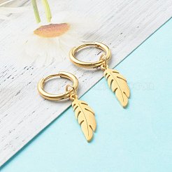 202 ステンレススチールフープピアス  羽のペンダント  304ステンレススチール製イヤリングワイヤー  ゴールドカラー  35mm  ピン：1mm&nbsp;EJEW-JE04598-02