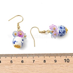 手作りの花柄磁器セラミックダングルイヤリング  花  つや消しの透明なアクリルビーズ付き  真鍮製の花型ビーズキャップと304ステンレススチール製のピアスフック  ゴールドカラー  ブルー  35x12mm&nbsp;EJEW-JE07288-02