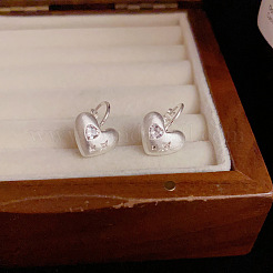 Серьги-гвоздики с застежкой в форме сердца из латуни с микропаве из прозрачных кубических цирконий FS-WGB29CA-01