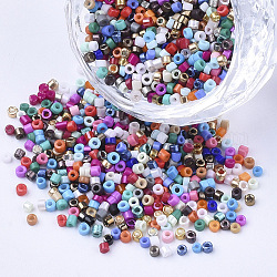 Perlas de cilindro de vidrio, abalorios de la semilla, pintura para hornear, agujero redondo, color mezclado, 1.5~2x1~2mm, agujero: 0.8 mm, aproximamente 8000 unidades / bolsa, aproximamente 85~95 g / bolsa
